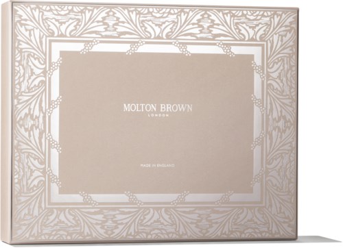 Koristava laatikko, jossa on yksityiskohtaisia kukkakuvioita, merkitty "Molton Brown London" ja "Made in England."