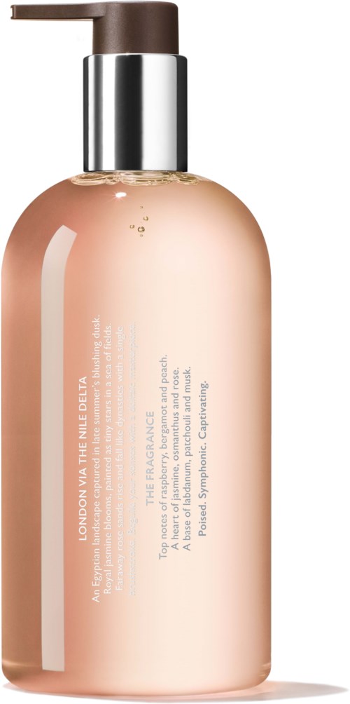 En rosa flaske med brun pumpe, som inneholder en rensende skum. Den har hvit tekst og en sølvkrage.