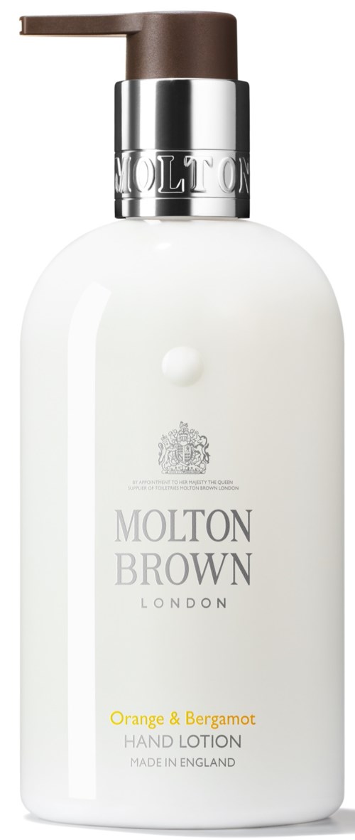 En vit flaska med en silverpump märkt Molton Brown London, Orange & Bergamot hand lotion.