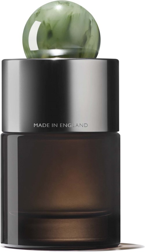 En lille sort flaske med en sølvhætte og en grøn marmor øverst, mærket "Made in England."