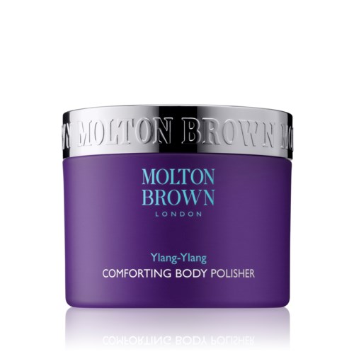 Lila burk av Molton Brown kroppspolish med silverlock. Texten säger 'Ylang-Ylang Comforting Body Polisher.'