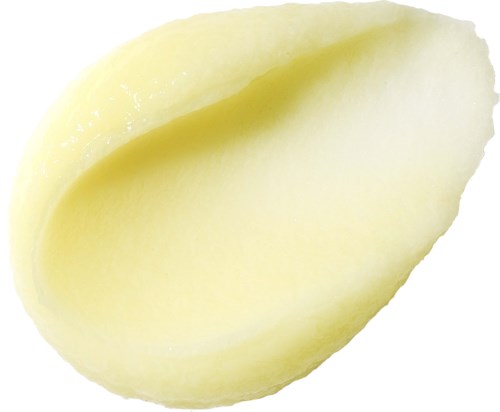 Een geschilde gele aardappel met glad oppervlak en ronde vorm.