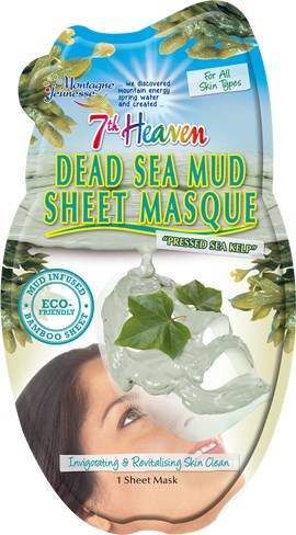 En pakke med Dead Sea mud sheet maske med grønne blader, et kvinnelig ansikt og naturlige ingredienser for alle hudtyper.