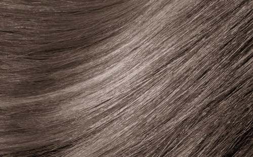 Close-up van glanzend, recht bruin haar met een gladde textuur.