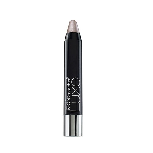 En silvrig highlighting-penna med svart och silver kropp och texten 'MAYBELLINE NEW YORK' på den.