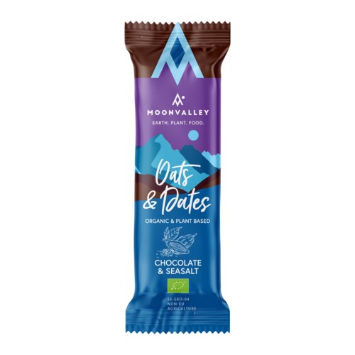 En choklad- och havssaltssnacksbar med lila, blå och brunt förpackning från Moon Valley.