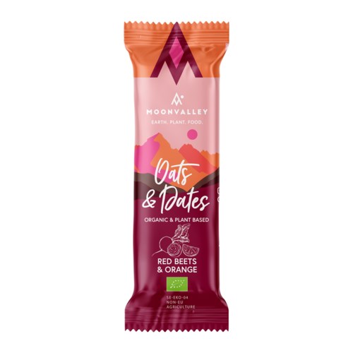 Een snackreep met roze, oranje en paarse kleuren, bevat havermout, dadels, rode bieten en sinaasappelsmaak van MoonValley.