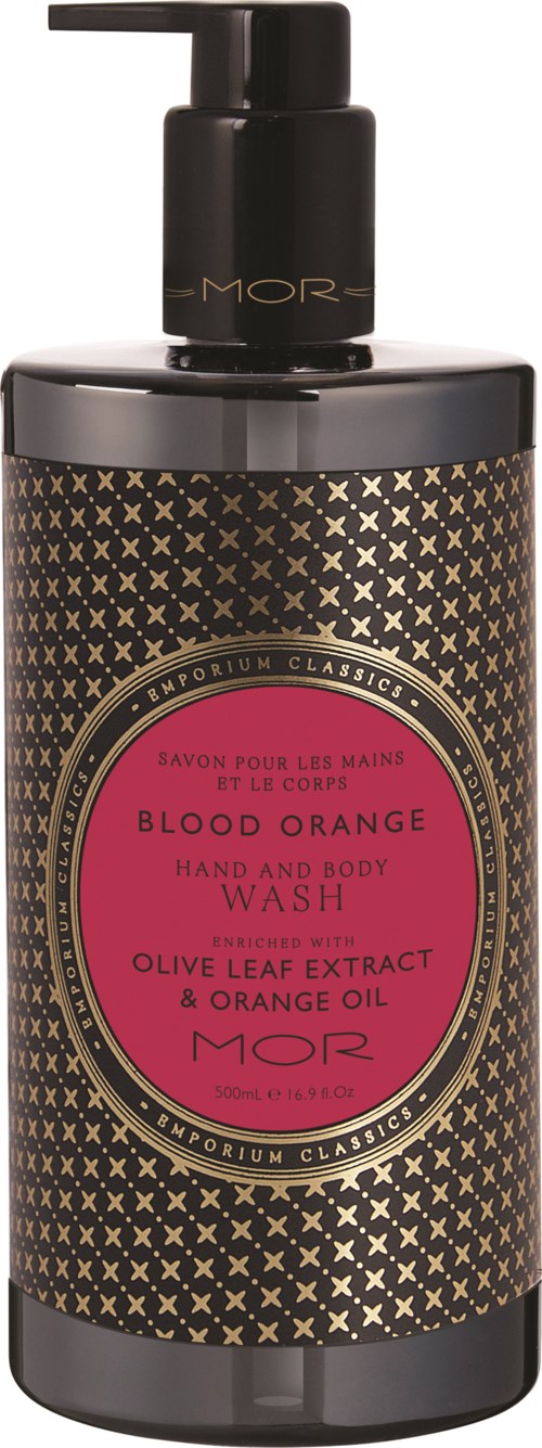 En flaska blodapelsin hand- och kroppstvål med svart pump, guldfärgad och rosa etikett, och dekorativ design.