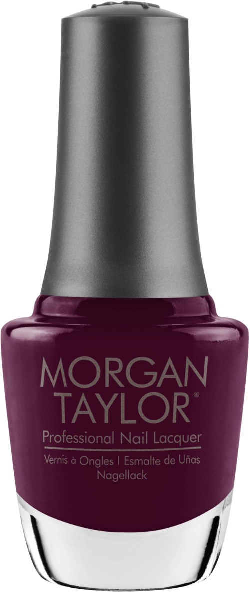 En flaska mörklila nagellack med en glänsande, metallisk silverkapsel och märket Morgan Taylor på.