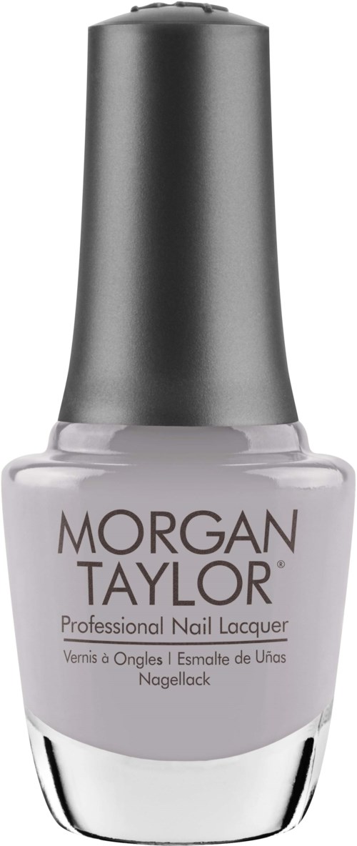 En flaska Morgan Taylor nagellack i en ljus lavendelfärg med en silverkork.