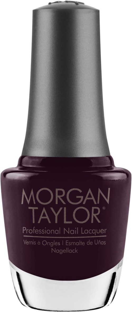 En mörklila nagellacksflaska från Morgan Taylor med en silverkork.