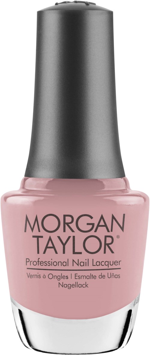 En rosa nagellackflaska med svart text som säger "Morgan Taylor," vilket visar att det är ett professionellt nagellack.