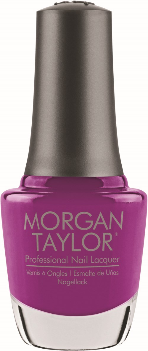 Lila nagellackflaska med silvrigt lock, märkt Morgan Taylor, professionell nagellack.