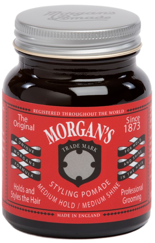 Een potje Morgan's Styling Pomade met rood label, zwarte deksel en witte tekst, voor haarstyling en verzorging.