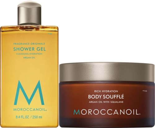En dusjsåpe og en kroppslotion i krukker, merket MoroccanOil, med en gul flaske og en brun krukke.
