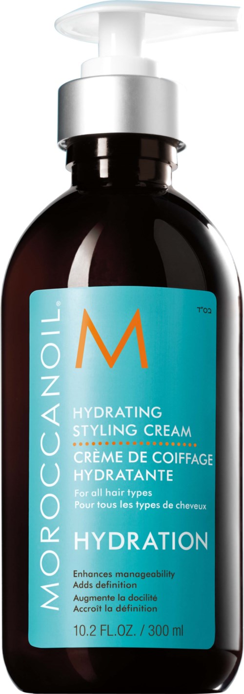 En mörkbrun flaska med pump innehåller Moroccanoil Hydration Styling Cream, märkt för alla hårtyper.