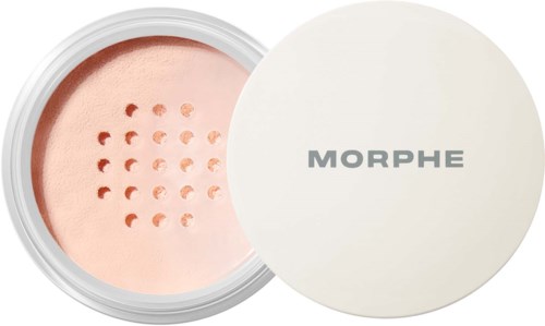 En liten burk med ljusrosa puder och hål, med ett vitt lock som säger Morphe.