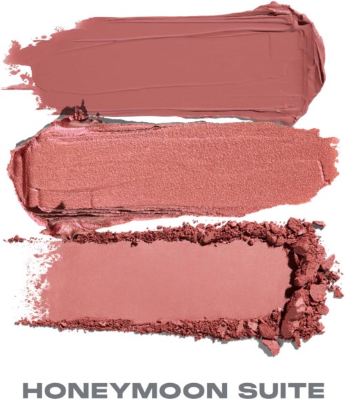 Tre olika nyanser av rosa sminkprover med texturerade, ojämlika kanter och matt yta.