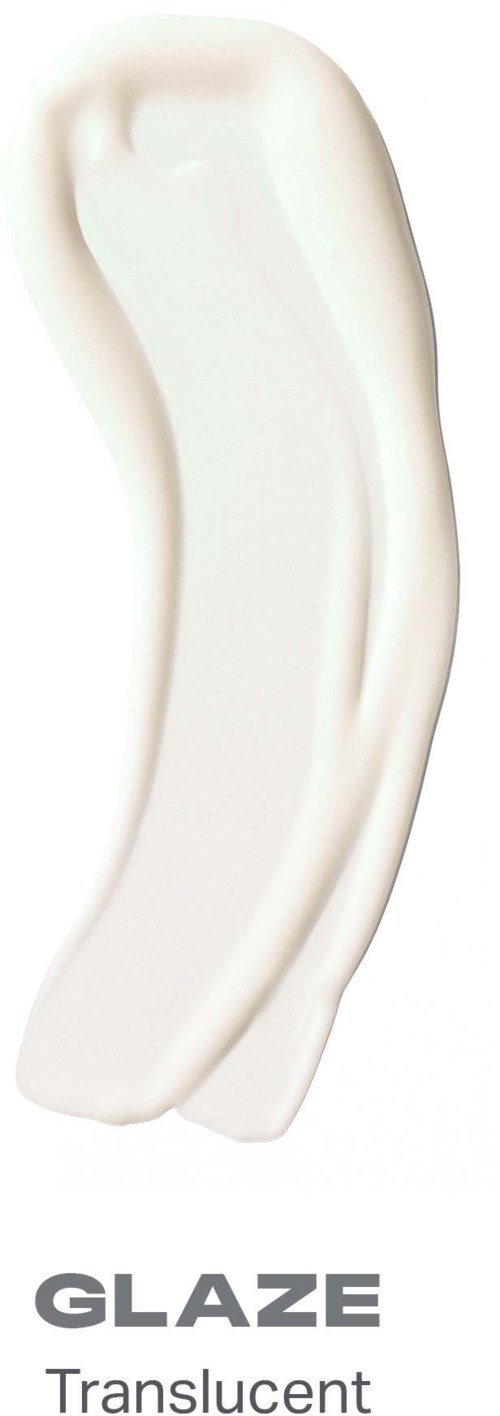 En klar, genomskinlig, böjd makeup-svamp på vit bakgrund med orden GLAZE Translucent längst ner.
