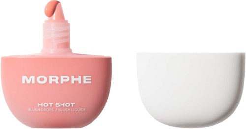 Vaaleanpunainen poskipunaspraypullo merkitty MORPHE HOT SHOT, vieressä valkoinen kulho.