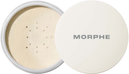 En rund beholder med ansiktspudder med hvitt lokk med teksten MORPHE.