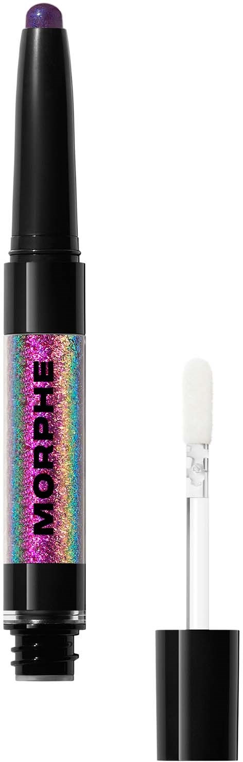 Läppbalsam med lila färg, holografisk design och en vit applicator.