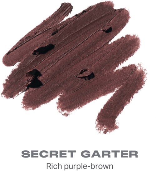 Rich lilla-brun læbestiftprøve på papir med teksten SECRET GARTER nedenfor.