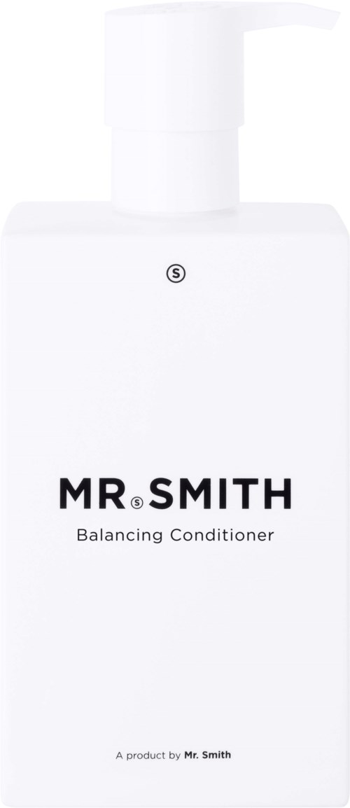 En hvit flaske med pumpe merket 'MR. SMITH Balancing Conditioner'.
