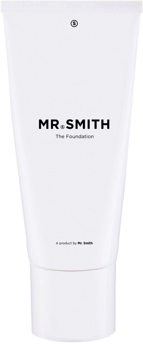 En vit tub med svart text som säger Mr. Smith, The Foundation, och en liten logga högst upp.