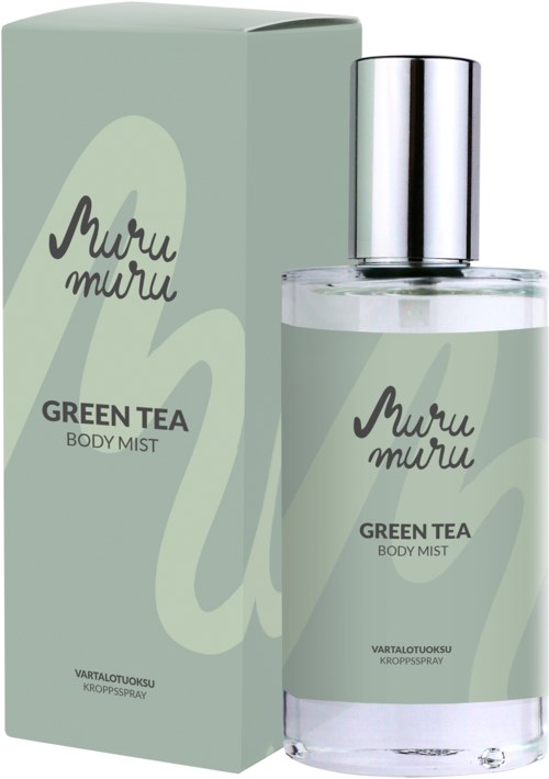 Przezroczysta butelka mgiełki do ciała z srebrnym zakrętkiem obok zielono-białego pudełka. Produkt to Muru Muru Green Tea Body Mist.