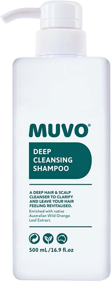 Valkoinen pumppupullo, jossa lukee MUVO Deep Cleansing Shampoo, 500 ml, vihreän sinisillä korostuksilla.