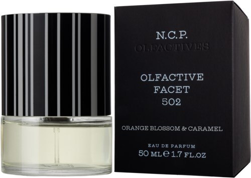 Hajustepullo, jossa on mustavalkoiset raidat, ja vieressään musta laatikko, jossa on hopeaa teksti, nimeltä 'Olfactive Facet 502' ja tuoksu 'Orange Blossom & Caramel'.