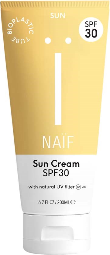 En tube med solkrem med SPF 30, gul og hvit farge, og merket NAIF skrevet på den.