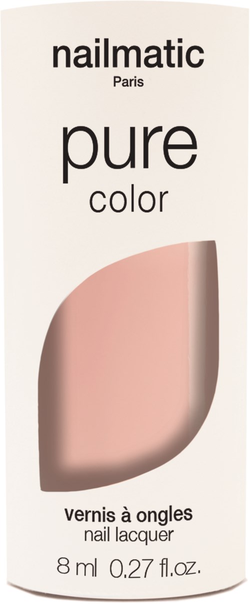En nagellackflaska med ljus rosa färg och enkel vit etikett, visar märke och produktinformation.