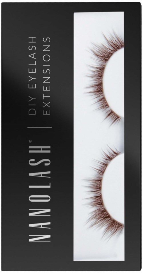 Box mit falschen Wimpern für DIY-Augenwimpernverlängerung. Zwei Paare langer, dicker Wimpern im Bild.