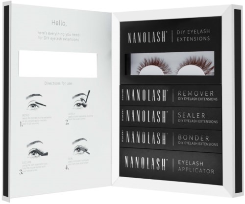 Ein Set mit Wimpernprodukten inklusive Extensions, Entferner, Versiegler, Kleber und Applikator mit Anleitungen.