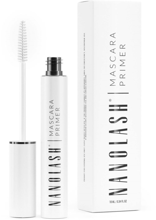 Valkoinen putki ja harja sisältää ripsiväriä puoliväliaineen, ja vieressä on laatikko, molemmat nimeltä "Nanolash" ja "Mascara Primer."