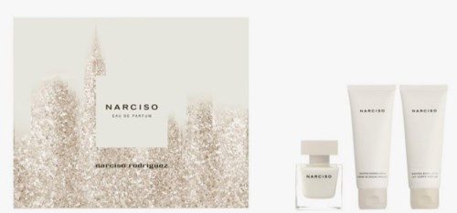 Narciso Rodriguez parfymset med en ask och tre vita flaskor eller tuber. Elegant och enkel design.