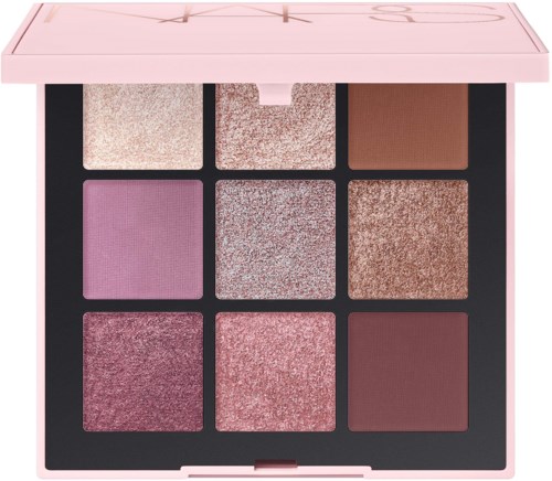 Ein rosa Lidschattenpalette mit neun Farben in schimmernder und matten Ausführungen, darunter Rosa, Braun und Lila.