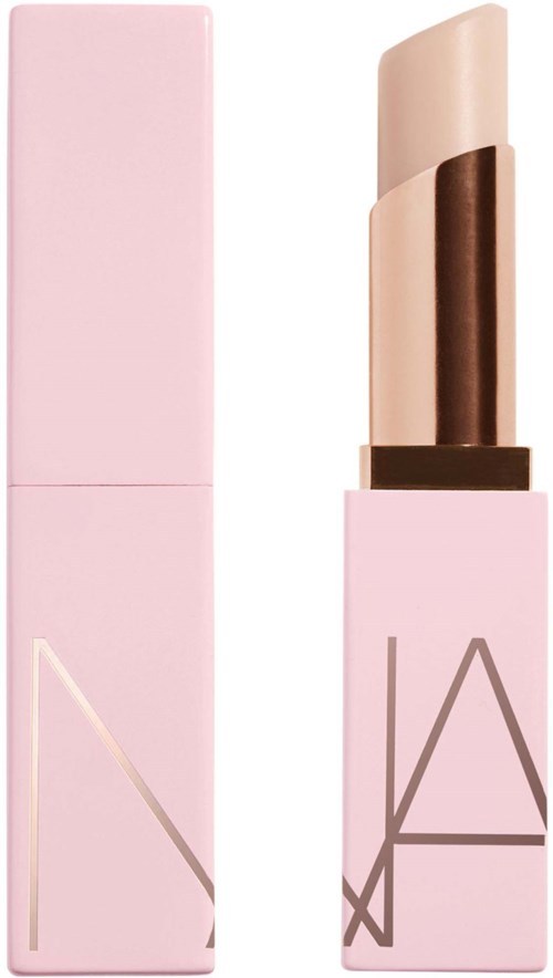 Ein rosa Lippenstift mit dem NARS-Logo, halb geöffnet zeigt den beigefarbenen Lippenstift.