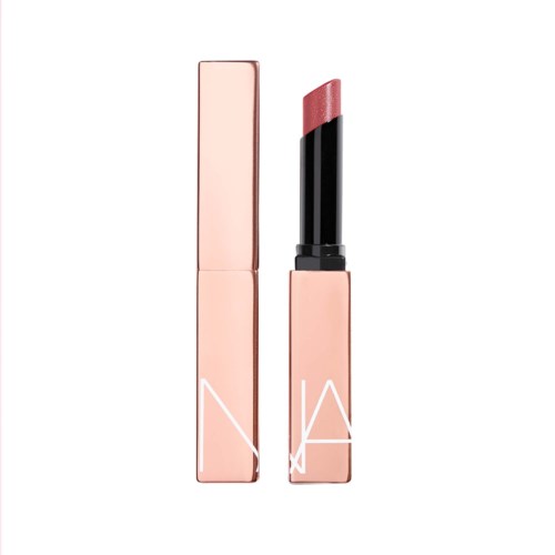 Een roze lippenstift met zwart in het midden, naast zijn bijpassende roze case met wit logo.