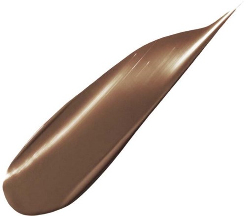 En stor skje med glatt, skinnende, mørkebrun overflate, som smalner mot spissen.