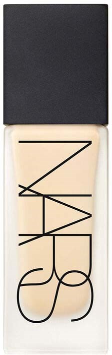 NARS leppoglans med svart og klar emballasje, merkenavnet er stort og svart, med lys gloss.
