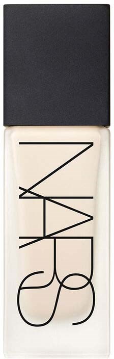 NARS-logo på en hvit rektangulær beholder med svart lokk.