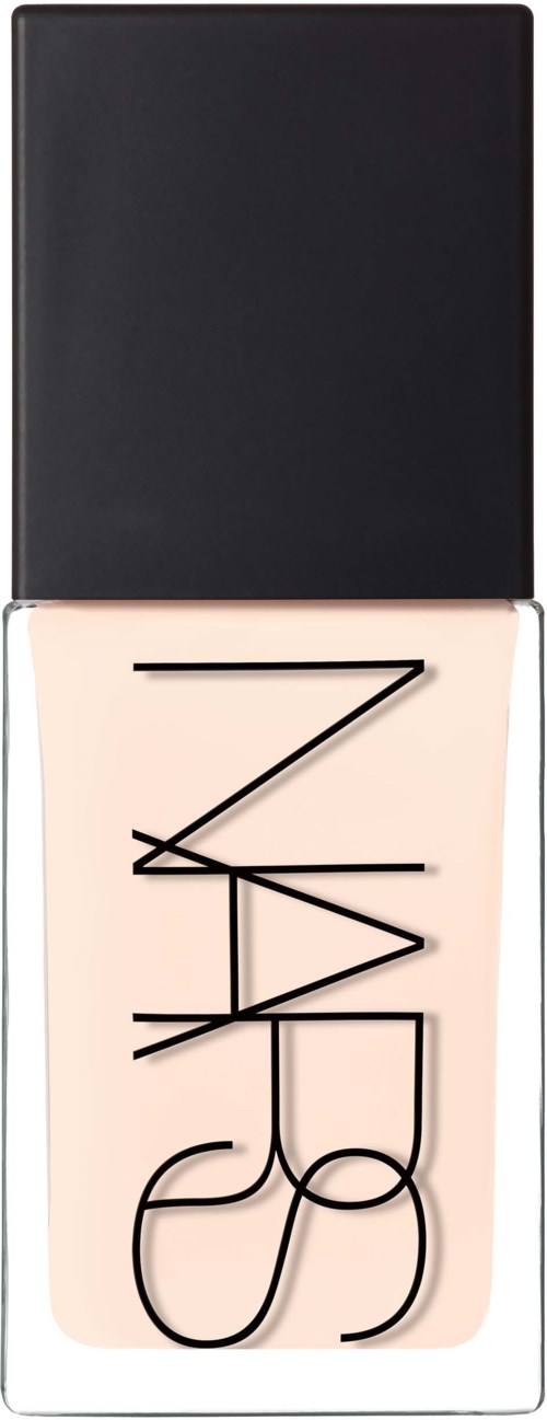 Et rektangulært beholder til NARS flydende foundation med sort låg og lys beige væske inde i.