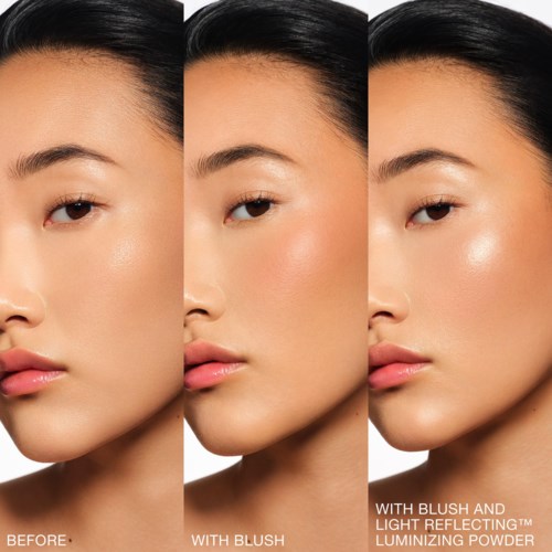 Tre billeder af en kvindes ansigt med forskellige makeup-effekter: ingen makeup, blush og glødende hud med highlights.