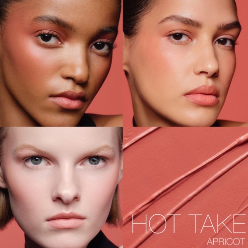 Drie vrouwen met natuurlijke make-up en verschillende huidskleuren, fotocollage met roze-oranje achtergrond en lippenstiftmonsters.