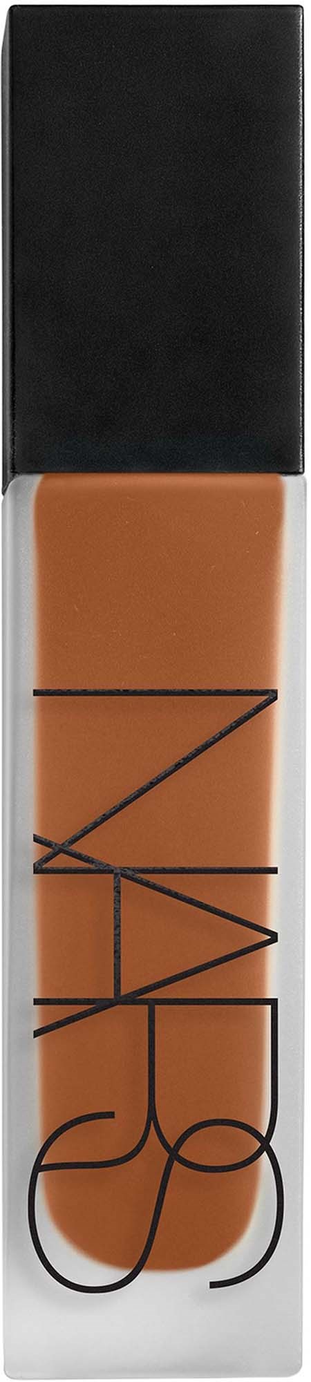 En NARS flydende concealere flaske med sort låg og beige væske.