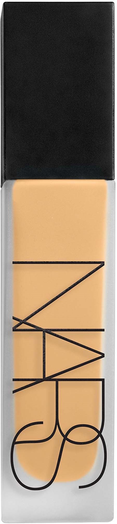 NARS flydende foundationflaske med sort låg og gennemsigtig krop, der viser beige væske indeni.