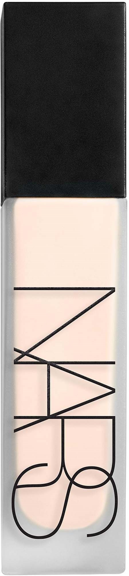 En NARS læbglansrør med sort låg og gennemsigtig krop, der viser lyserosa gloss indeni.